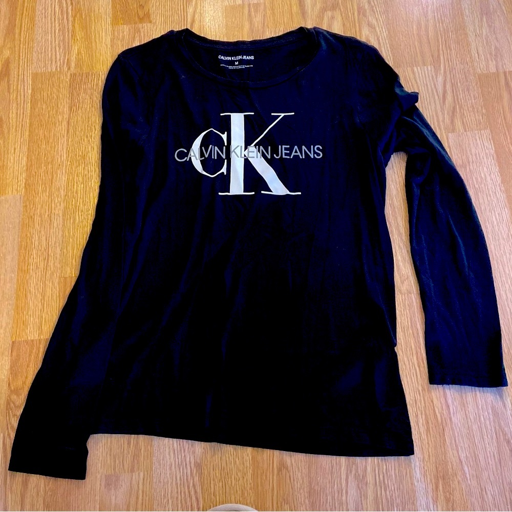 Long sleeve pull over black silky, Calvin Klein top medium size